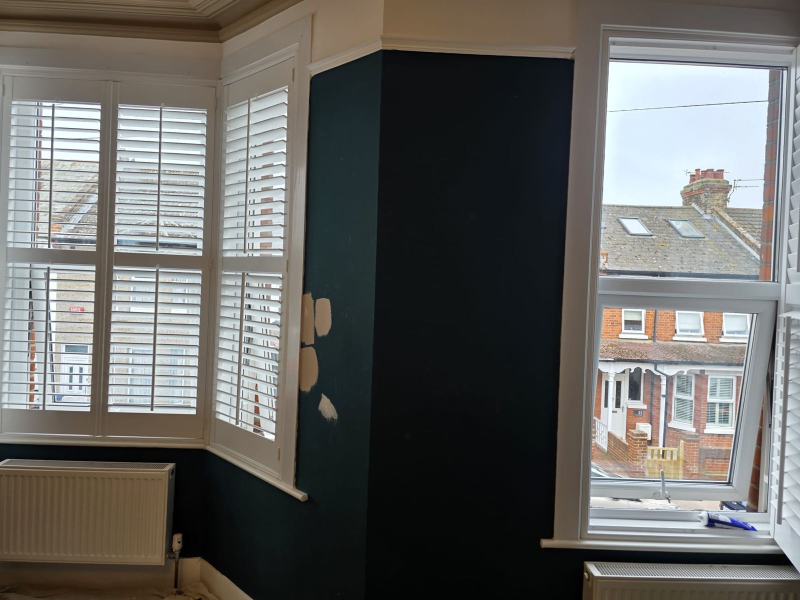 Teal bay-fronted room before